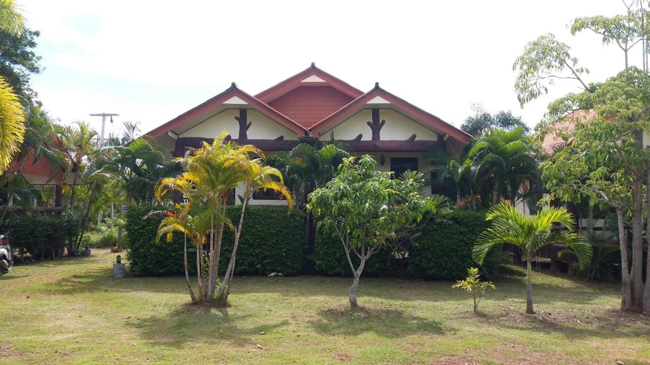 Lanta School Beach Resort Ko Lanta Exteriör bild