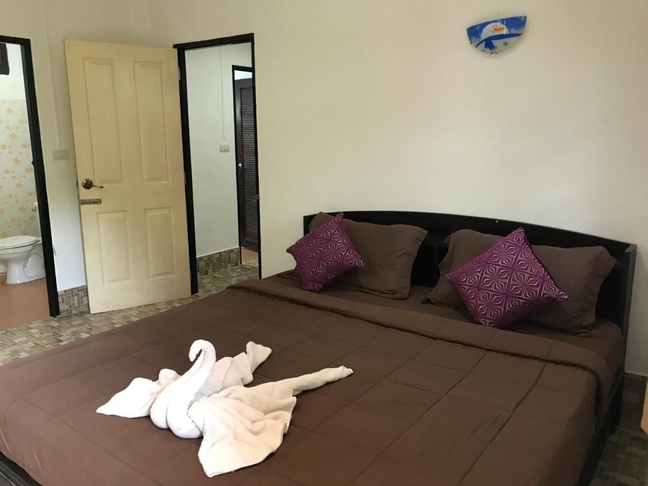 Lanta School Beach Resort Ko Lanta Exteriör bild