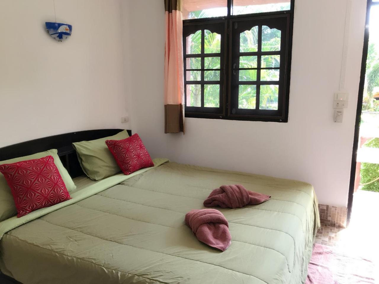 Lanta School Beach Resort Ko Lanta Exteriör bild