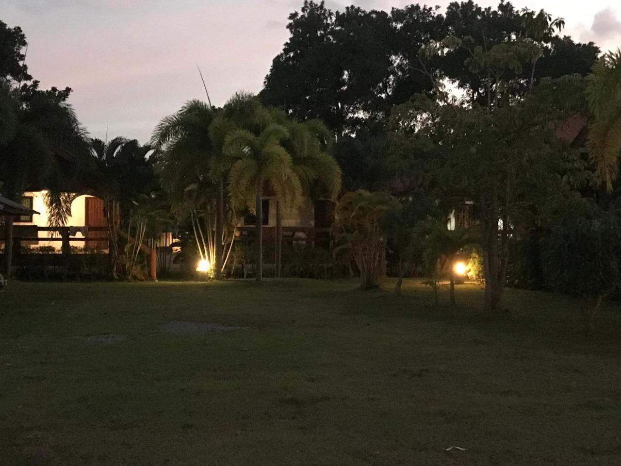 Lanta School Beach Resort Ko Lanta Exteriör bild