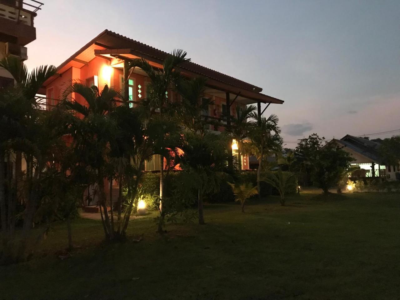 Lanta School Beach Resort Ko Lanta Exteriör bild